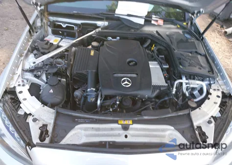 2015 Mercedes-Benz C 300 4Matic/Luxury 4Matic/Sport 4Matic z USA, uszkodzony, nr VIN 55SWF4KB8FU089243